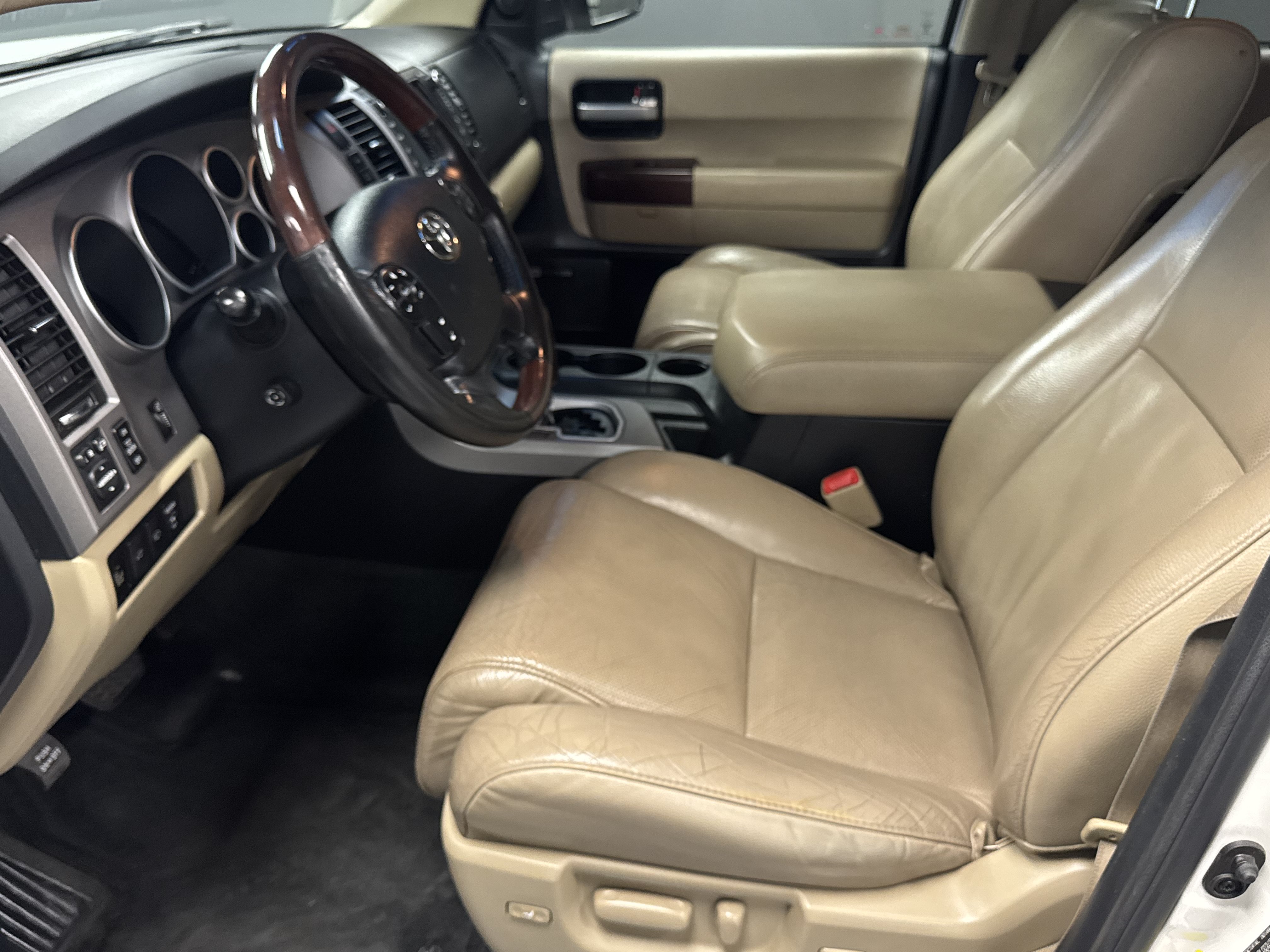Used 2013 Toyota Sequoia Platinum RWD image 5