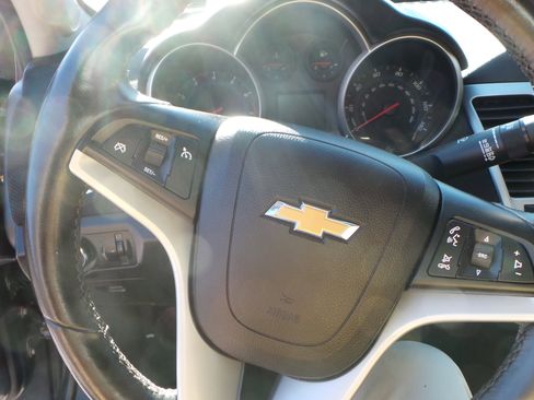 Used 2014 Chevrolet Cruze LT image 12