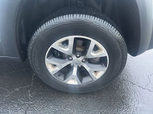 Used 2015 Jeep Cherokee Trailhawk w/ Comfort/Convenience Group image 6