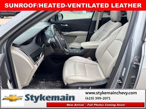 Used 2023 Cadillac XT4 Premium Luxury w/ Enhanced Visibility Package FWD image 22