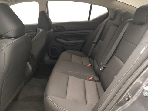 Used 2024 Nissan Altima 2.5 SV w/ SV Premium Package FWD image 18