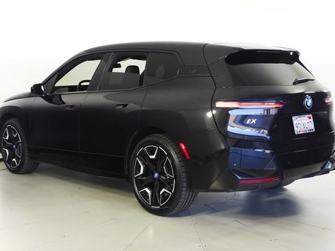 Used 2024 BMW iX xDrive50 w/ Sport Package AWD/4WD image 8