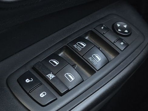 Used 2021 Jeep Cherokee Trailhawk AWD/4WD image 26