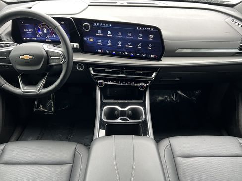 Used 2025 Chevrolet Traverse LT AWD/4WD image 36
