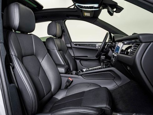 Certified 2026 Porsche Macan AWD/4WD image 15