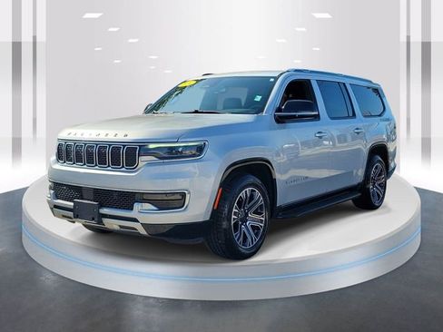 Used 2024 Jeep Wagoneer L Series II RWD image 3