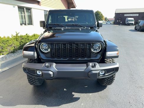 New 2025 Jeep Gladiator Sport AWD/4WD image 2