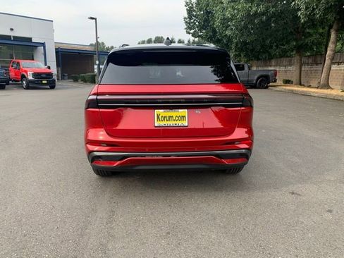 New 2025 Lincoln Nautilus Reserve image 4