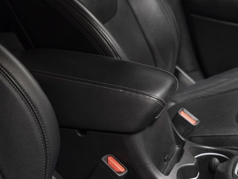 Used 2019 Jeep Cherokee Limited image 36