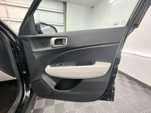 Used 2021 Hyundai Venue SEL w/ Premium Package FWD image 16