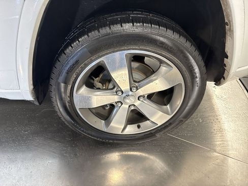 Used 2014 Jeep Grand Cherokee Overland w/ Advanced Technology Group image 12