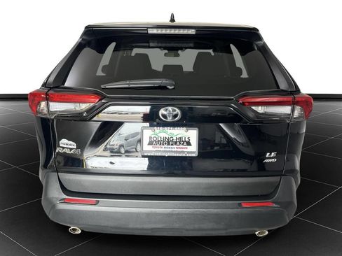 Used 2024 Toyota RAV4 LE AWD/4WD image 4