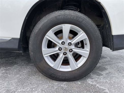 Used 2013 Toyota Highlander Plus image 8