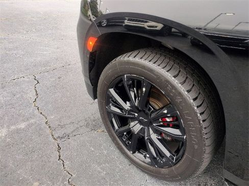 Used 2023 Chevrolet Suburban High Country image 16