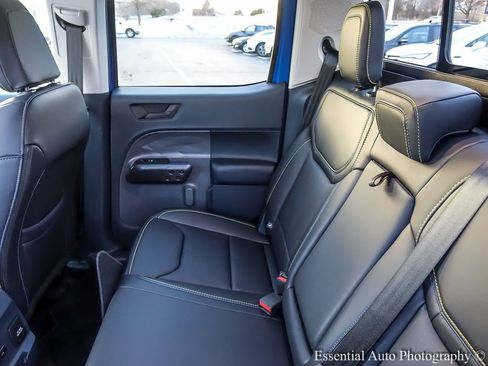 Used 2025 Ford Maverick Lobo image 18