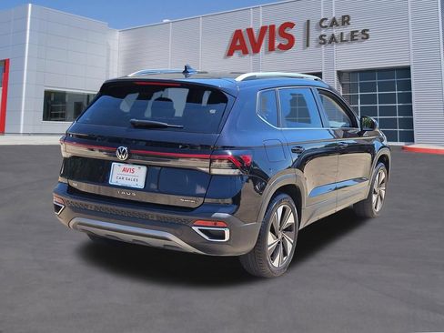 Used 2025 Volkswagen Taos SE AWD/4WD image 6