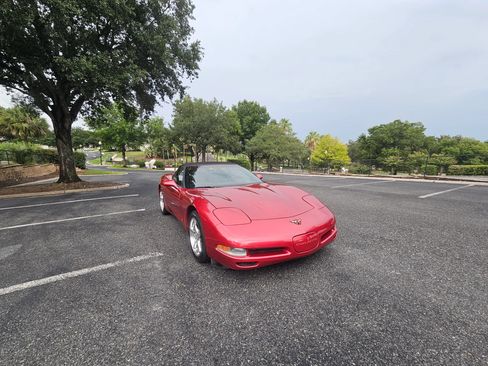 Used 2004 Chevrolet Corvette Convertible w/ Preferred Equipment Group RWD image 14