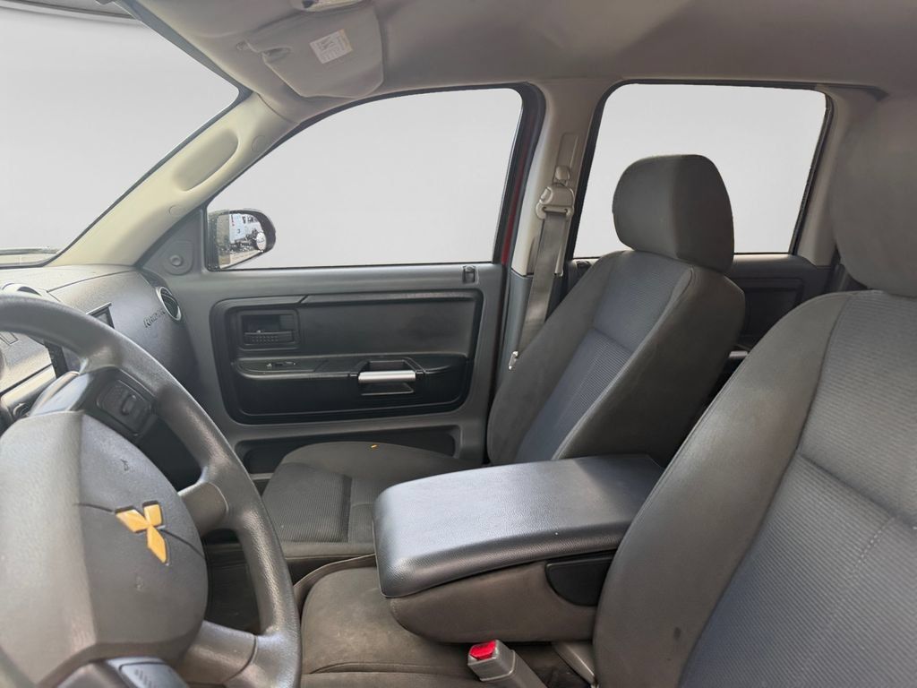 Used 2006 Mitsubishi Raider LS AWD/4WD image 20