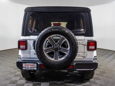 Used 2020 Jeep Wrangler Unlimited Sahara image 16