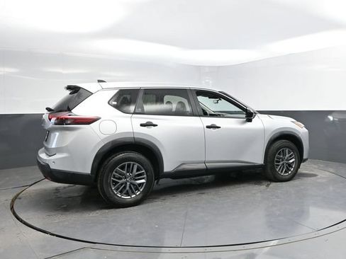 Used 2024 Nissan Rogue S FWD image 2