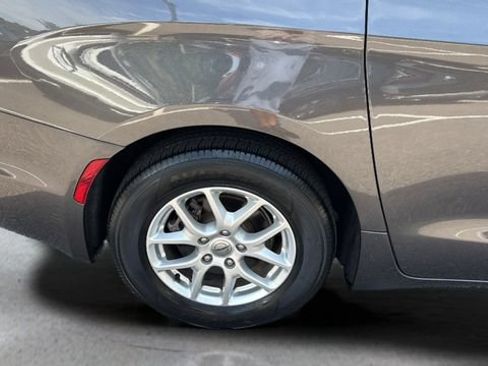 Used 2023 Chrysler Pacifica Touring-L FWD image 36