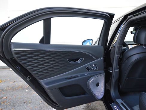 Used 2022 Bentley Flying Spur V8 image 60