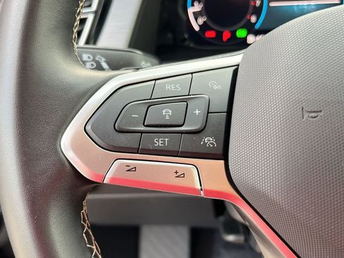 Used 2025 Volkswagen Atlas Cross Sport SE image 20