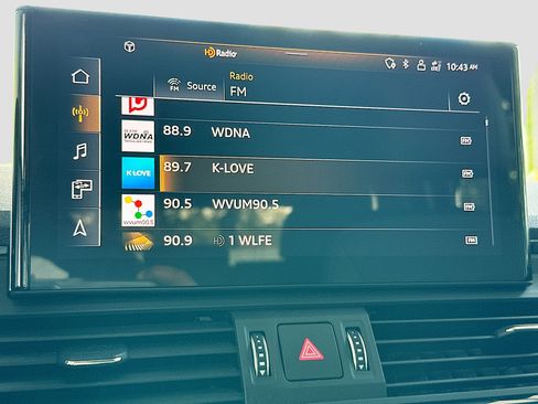 Used 2023 Audi Q5 2.0T Premium w/ Convenience Package image 14