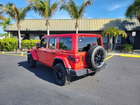 Used 2025 Jeep Wrangler Unlimited Sahara w/ Safety Group AWD/4WD image 8