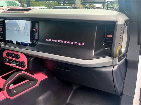 Used 2023 Ford Bronco Badlands image 19