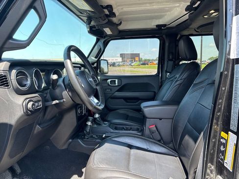 Used 2020 Jeep Wrangler Unlimited Sahara w/ Dual Top Group AWD/4WD image 9