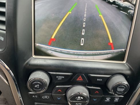 Used 2015 Jeep Grand Cherokee Limited w/ Luxury Group II image 47