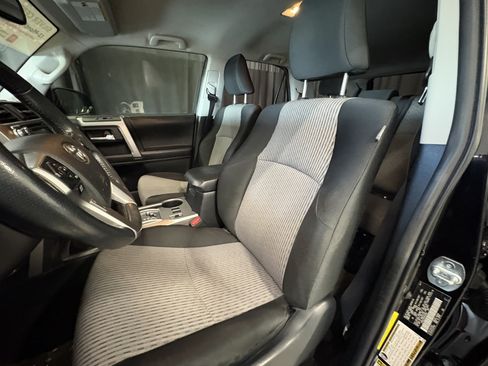 Certified 2017 Toyota 4Runner SR5 AWD/4WD image 8