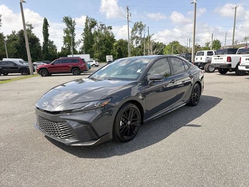 Used 2025 Toyota Camry SE FWD image 8