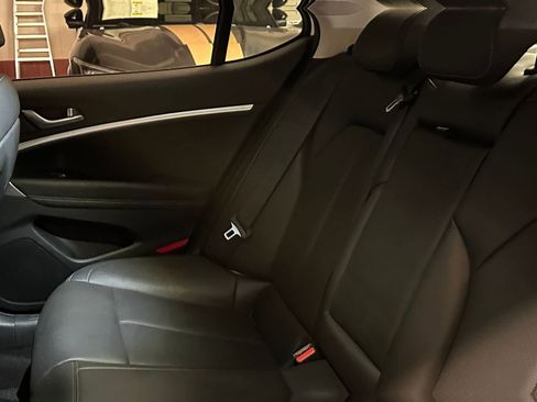 Used 2025 Genesis G70 2.5T image 40