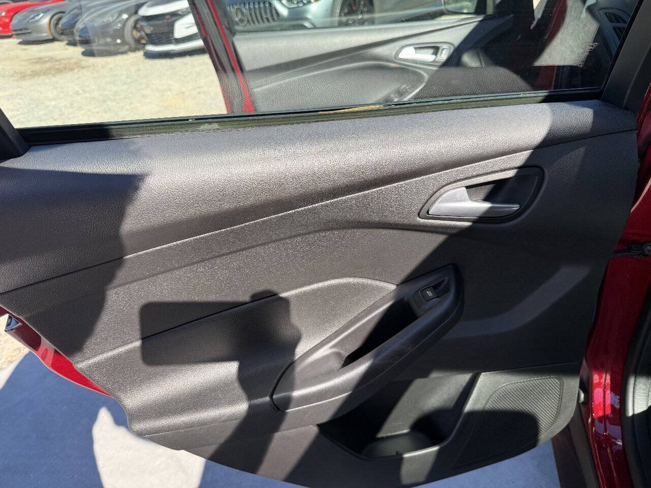 Used 2015 Ford Focus SE FWD image 19