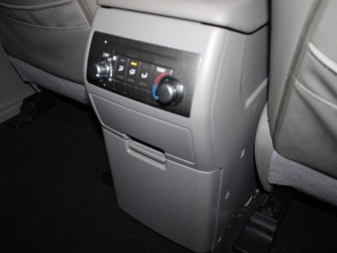 Used 2012 Toyota Highlander FWD w/ Tech Pkg image 8