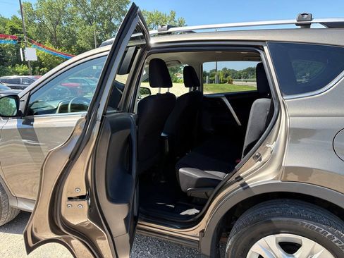 Used 2015 Toyota RAV4 LE AWD/4WD image 10