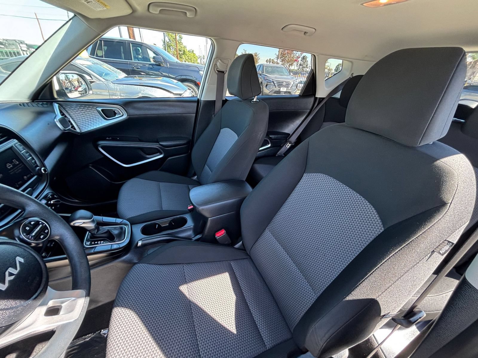 Used 2025 Kia Soul LX w/ LX Technology Package FWD image 26