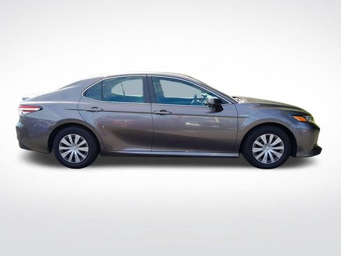 Used 2019 Toyota Camry LE FWD image 9