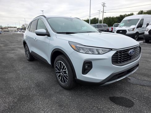 New 2026 Ford Escape SE w/ Class II Trailer Tow Package image 7