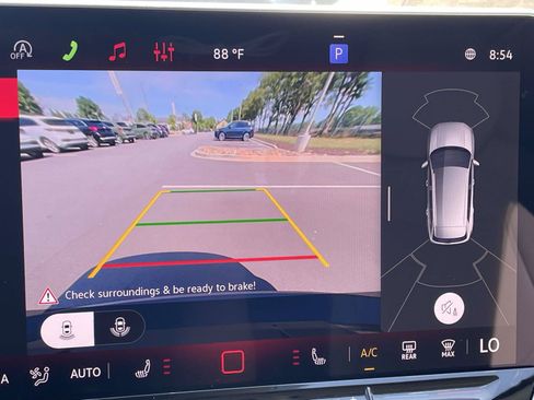 New 2026 Volkswagen Tiguan SE FWD image 25