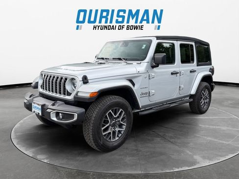 Used 2024 Jeep Wrangler Unlimited Sahara AWD/4WD image 2