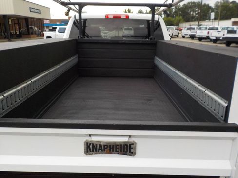 Used 2022 RAM 2500 Tradesman w/ Chrome Appearance Group AWD/4WD image 5