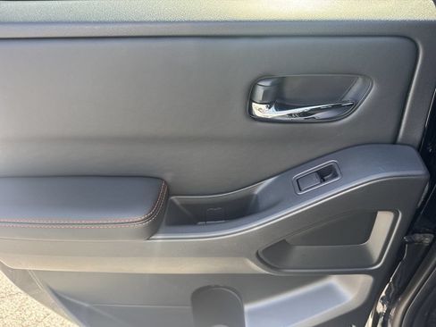 Used 2025 Nissan Frontier Pro-X RWD image 21