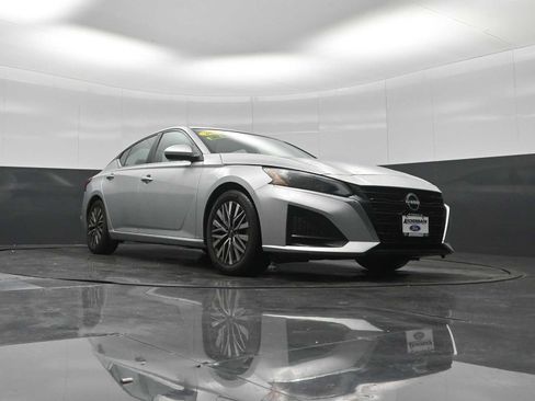 Used 2023 Nissan Altima 2.5 SV FWD image 47