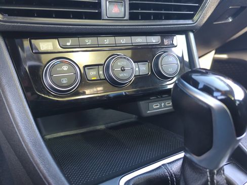 Used 2024 Volkswagen Jetta SE image 12