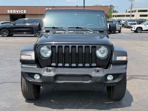 Used 2019 Jeep Wrangler Unlimited Sport w/ Cold Weather Group AWD/4WD image 3