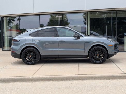 New 2026 Porsche Cayenne E-Hybrid Coupe AWD/4WD image 8