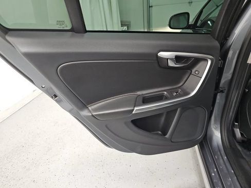 Used 2017 Volvo V60 T5 Cross Country w/ Convenience Package AWD/4WD image 28